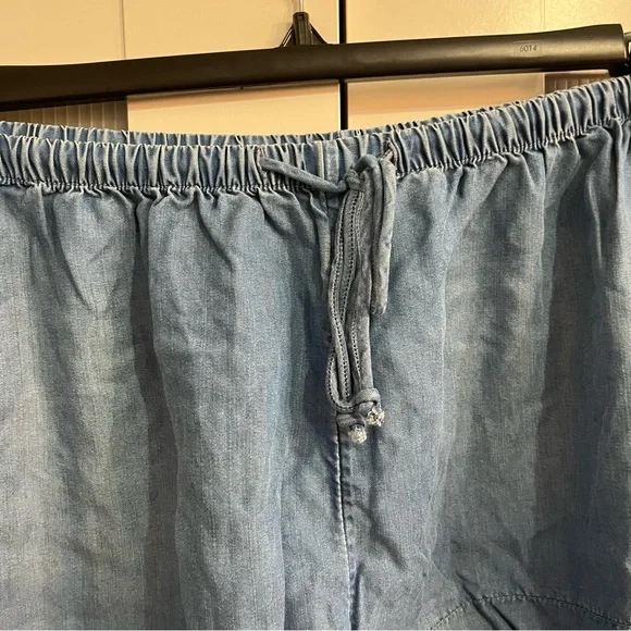 Women’s Mossimo denim shorts - Picture 3 of 5